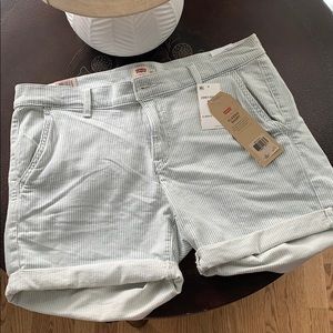 Levi’s classic striped short. Size 30. NWT.